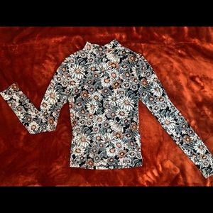 Forever 21 long sleeve floral, cling shirt